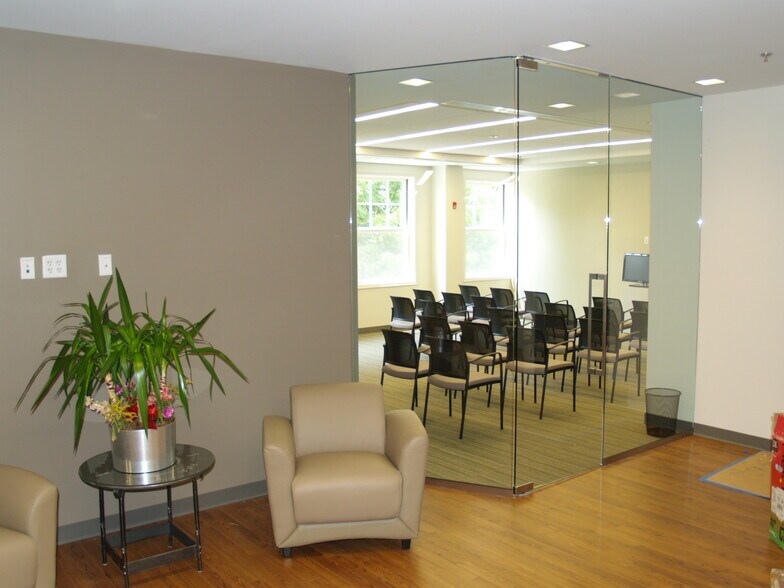 3925 Chain Bridge Rd, Fairfax, VA à louer - Photo intérieure – Image 2 sur 14