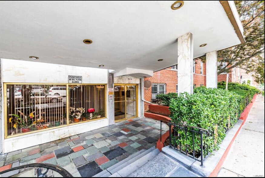 144-24 37th Ave, Flushing, NY à vendre - Photo de l’immeuble – Image 3 sur 7
