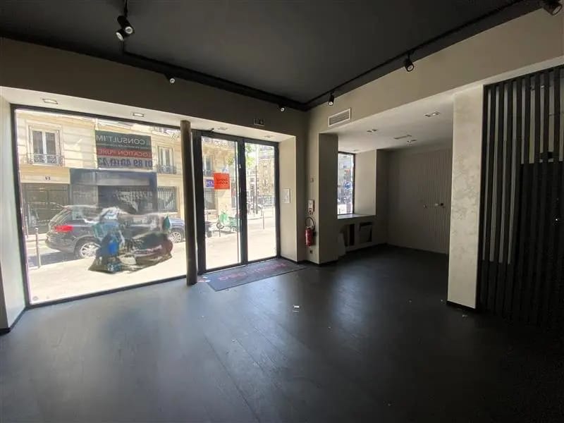 Local commercial dans Paris à louer Photo de l’immeuble– Image 1 sur 8
