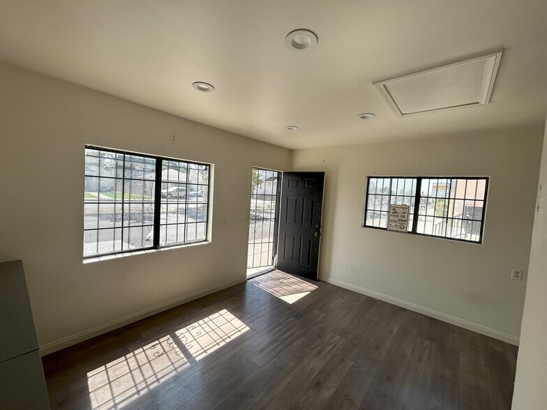 3737 Baldwin Park Blvd, Baldwin Park, CA à louer - Photo de l’immeuble – Image 3 sur 4