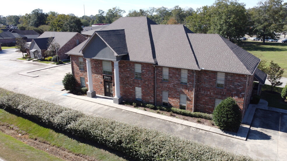 7696 Vincent Rd, Denham Springs, LA à vendre - Photo de l’immeuble – Image 2 sur 5