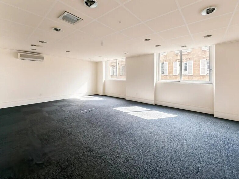 Bureau dans Paris à louer - Photo de l’immeuble – Image 1 sur 5