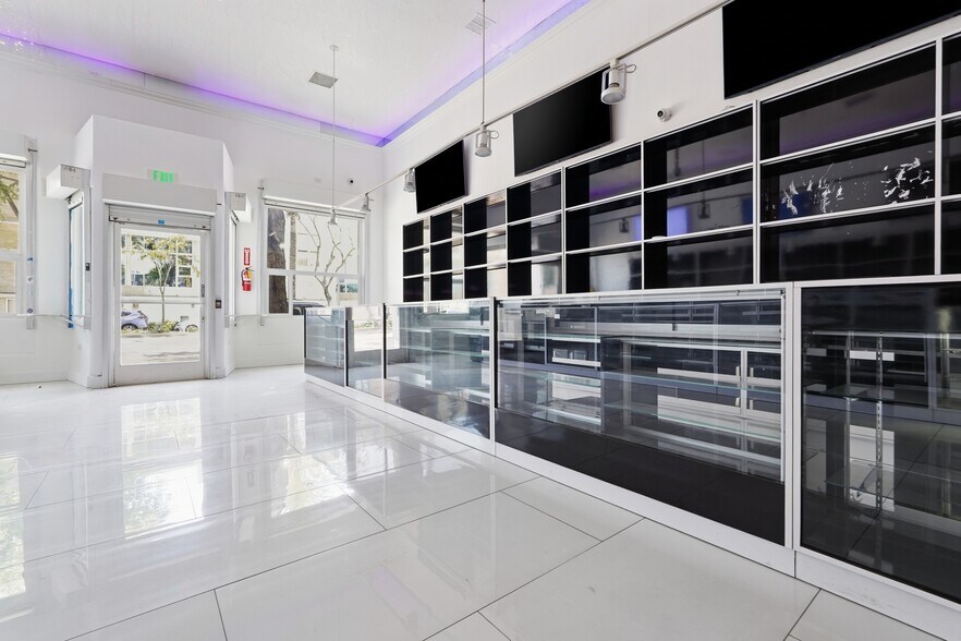 738 N Highland Ave, Los Angeles, CA à vendre - Photo intérieure – Image 3 sur 10