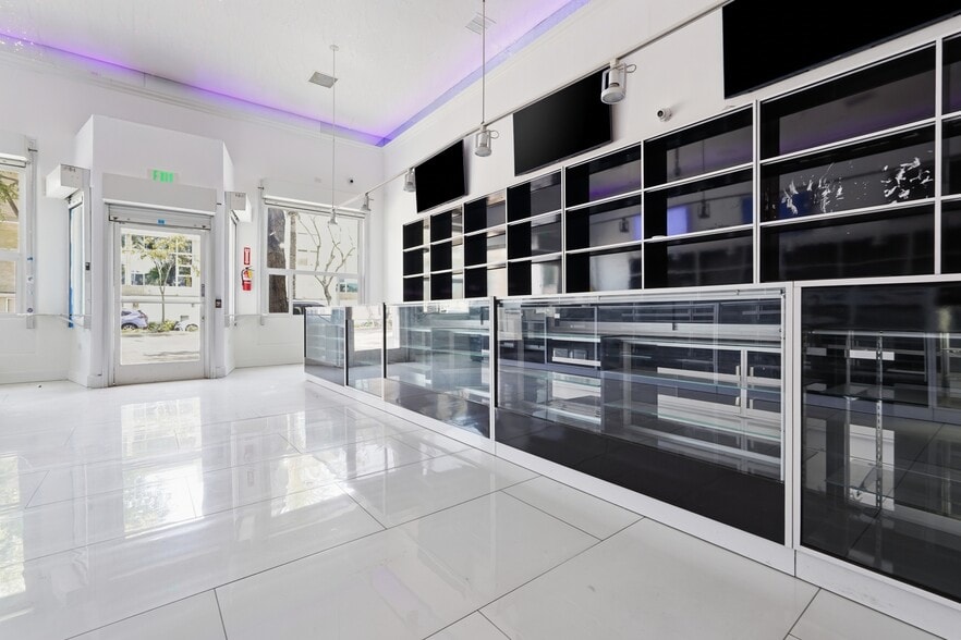 738 N Highland Ave, Los Angeles, CA à vendre - Photo intérieure – Image 3 sur 10