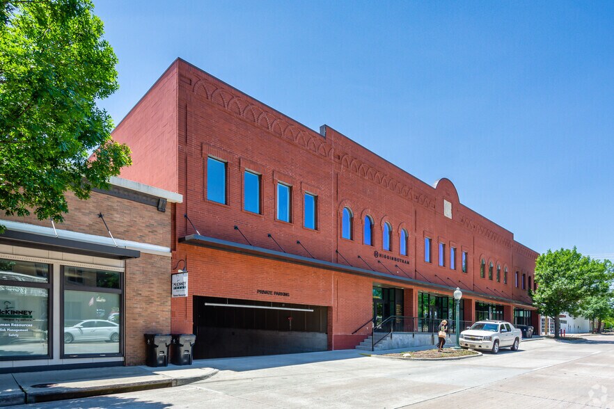 205 W Louisiana St, McKinney, TX à louer - Photo de l’immeuble – Image 3 sur 17