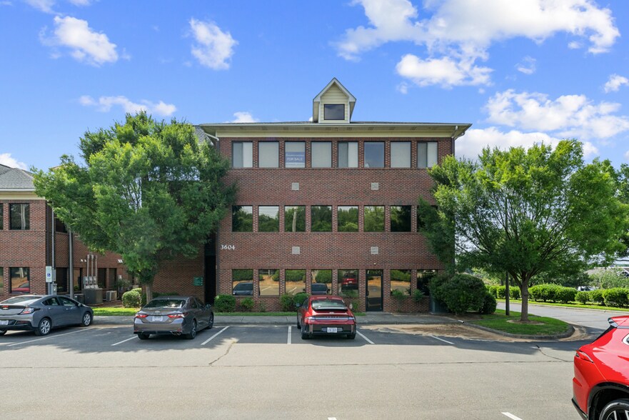 3604 Shannon Rd, Durham, NC à louer - Photo de l’immeuble – Image 1 sur 12