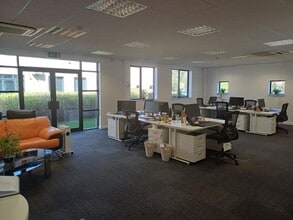 10-11 Commerce Rd, Peterborough à louer Photo intérieure– Image 1 sur 6