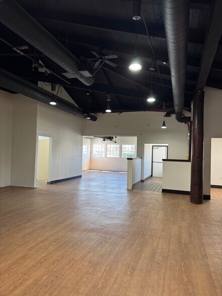 13612 Newport Ave, Tustin, CA à louer - Photo de l’immeuble – Image 3 sur 15