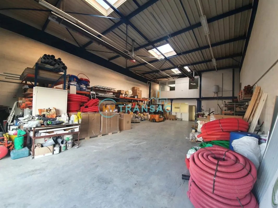 Local d’activités dans Chelles à louer Photo de l’immeuble– Image 1 sur 10