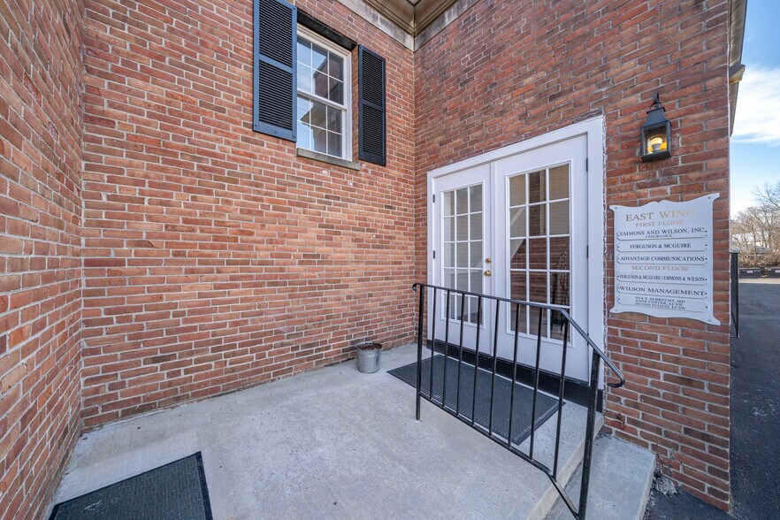 39-51 Pine St, New Canaan, CT à vendre - Photo de l’immeuble – Image 2 sur 17