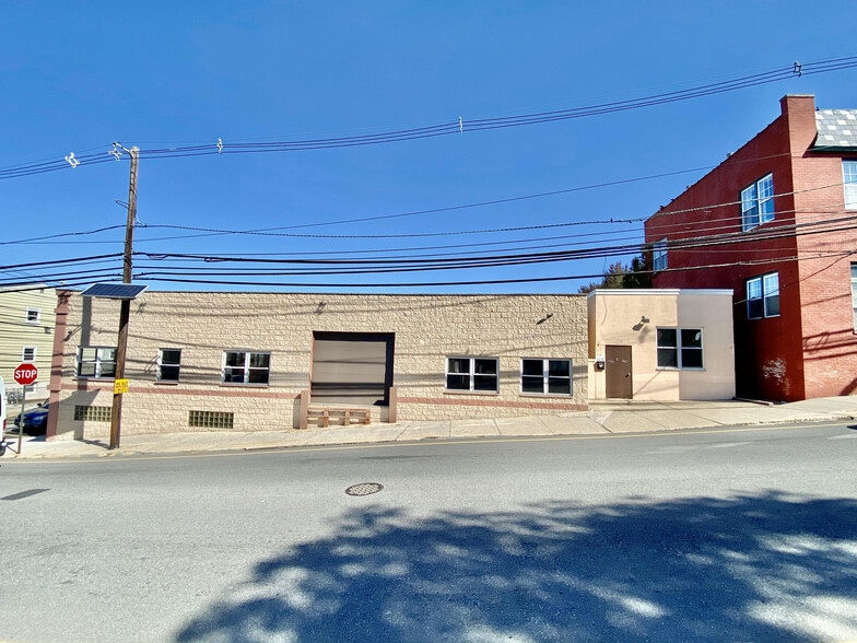 1212 70th St, North Bergen, NJ à louer - Photo de l’immeuble – Image 2 sur 4