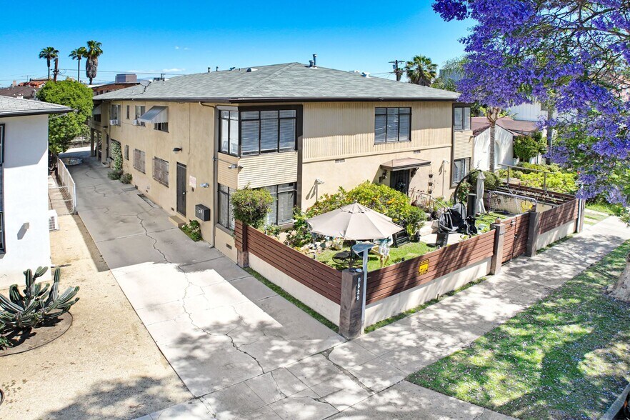 8529 Cashio St, Los Angeles, CA à vendre - Photo de l’immeuble – Image 2 sur 11