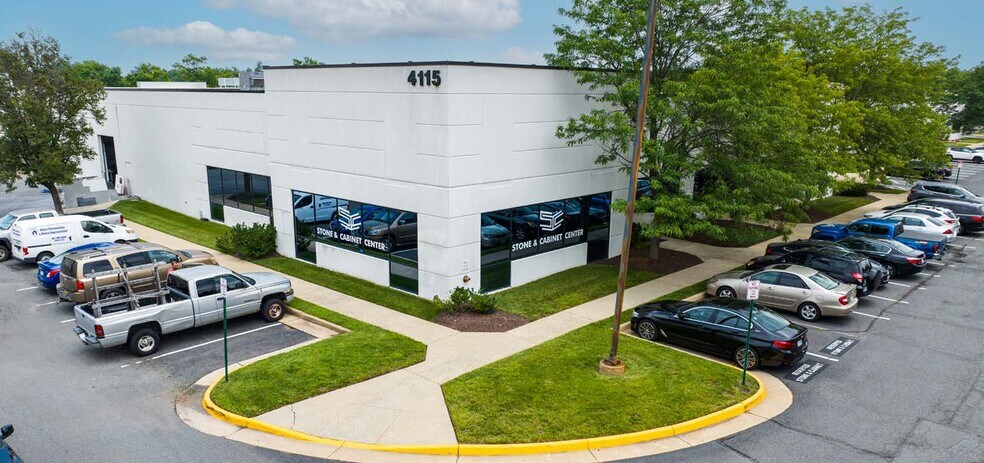 4115 Pleasant Valley Rd, Chantilly, VA à louer - Photo de l’immeuble – Image 3 sur 9