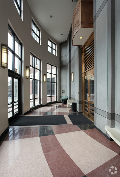 3000 N Halsted St, Chicago, IL à louer - Hall d’entrée – Image 2 sur 7