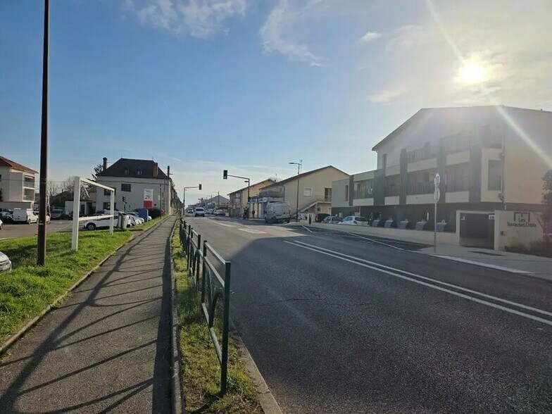 11 Avenue Du Général De Gaulle, Saint-Bonnet-de-Mure à vendre - Photo de l’immeuble – Image 1 sur 7
