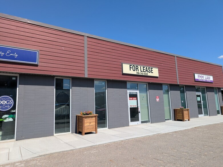 8302 Fraser Ave, Fort McMurray, AB à louer - Photo de l’immeuble – Image 3 sur 10