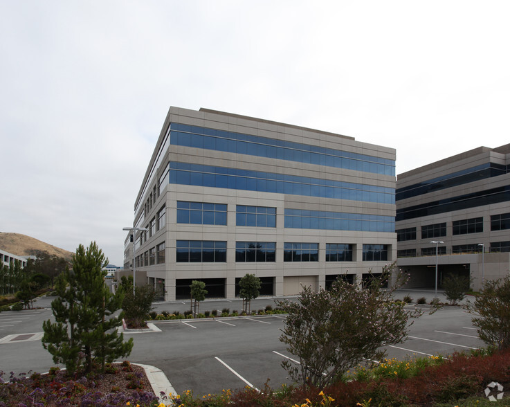 331 Oyster Point Blvd, South San Francisco, CA à louer - Photo de l’immeuble – Image 2 sur 9