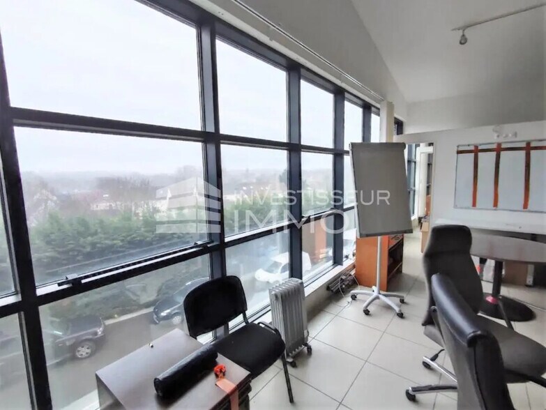 Bureau dans Émerainville à louer - Photo de l’immeuble – Image 2 sur 7