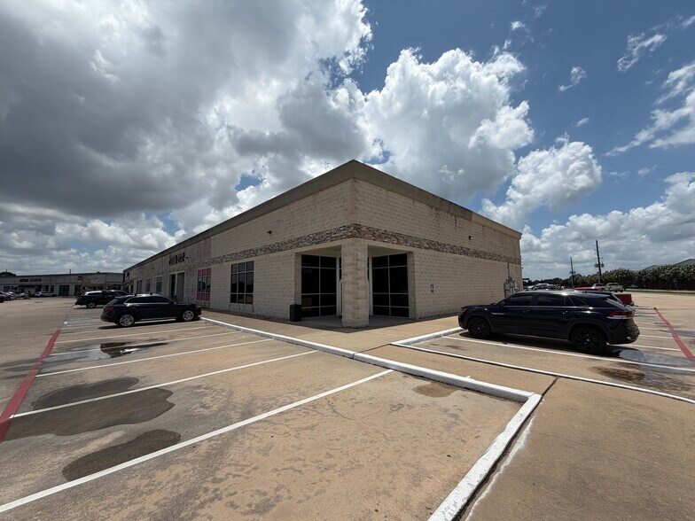 11755 W Little York Rd, Houston, TX à louer - Photo de l’immeuble – Image 3 sur 13