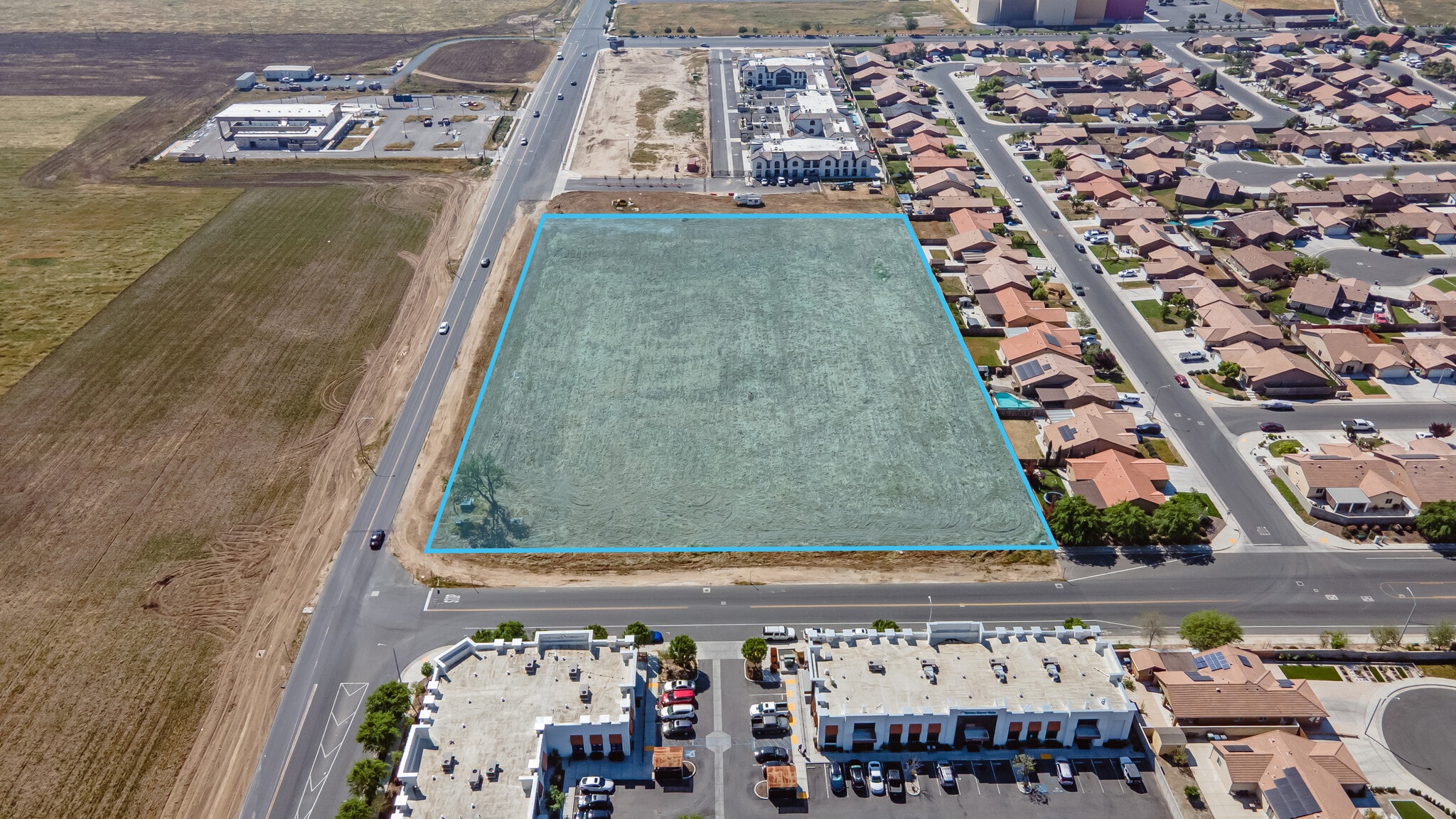 555 Dover Pkwy, Delano, CA à vendre Photo principale– Image 1 sur 15
