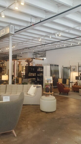 23 Falls Park Dr, Greenville, SC à louer - Photo de l’immeuble – Image 3 sur 5