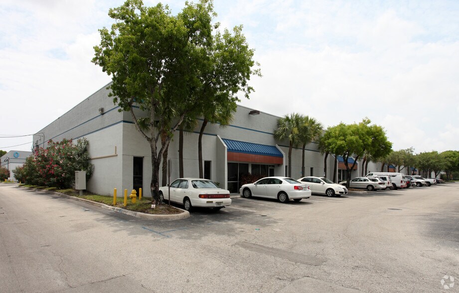 4100 N Powerline Rd, Pompano Beach, FL à louer - Photo de l’immeuble – Image 1 sur 3