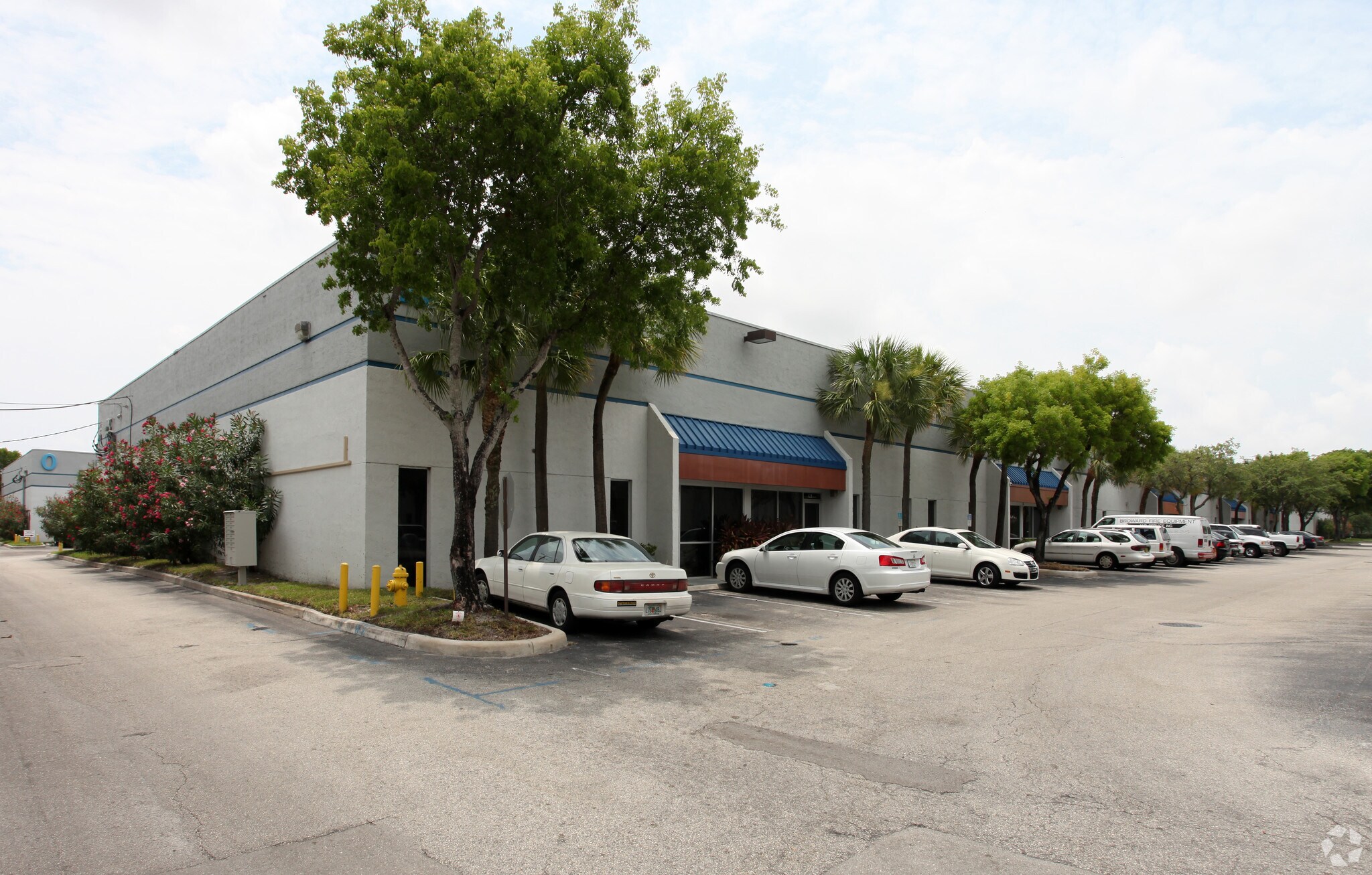 4100 N Powerline Rd, Pompano Beach, FL à louer Photo de l’immeuble– Image 1 sur 4