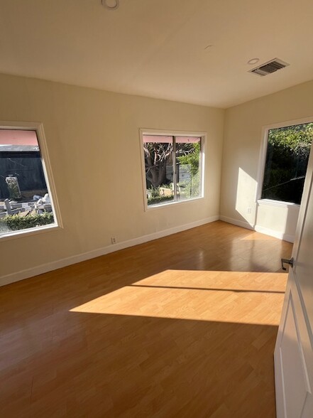 931 N La Cienega Blvd, Los Angeles, CA à louer - Photo de l’immeuble – Image 3 sur 28