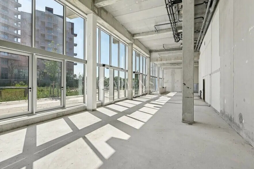 Local commercial dans Saint-Ouen-sur-Seine à louer - Photo de l’immeuble – Image 3 sur 4