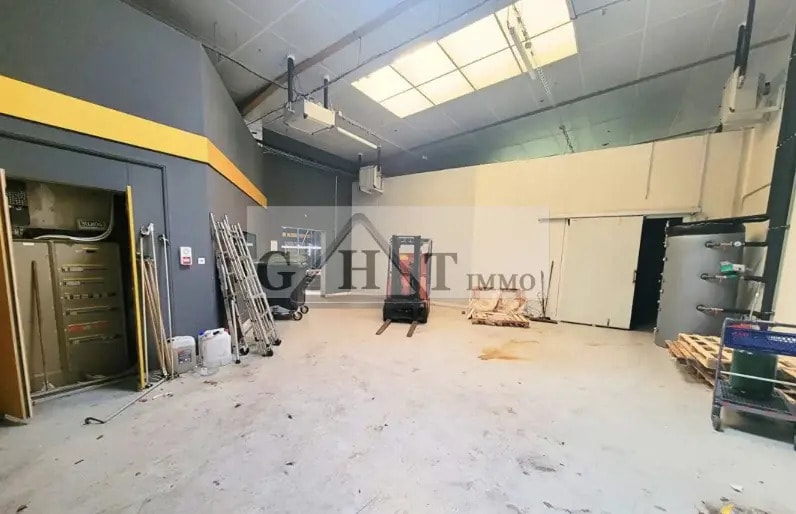 Industriel/Logistique dans Saint-Maximin à louer Photo intérieure– Image 1 sur 7