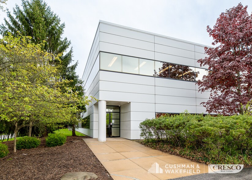 30725 Solon Industrial Pky, Solon, OH à louer - Photo de l’immeuble – Image 1 sur 15