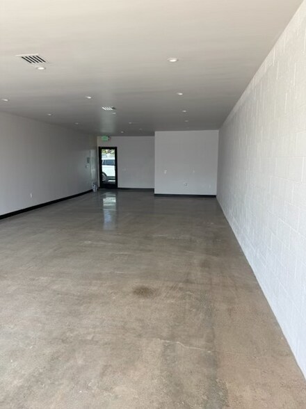2112 Harbor Blvd, Costa Mesa, CA à louer - Photo intérieure – Image 2 sur 6