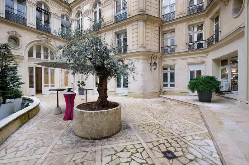 28 Rue De Mogador, Paris à louer - Photo de l’immeuble – Image 2 sur 4
