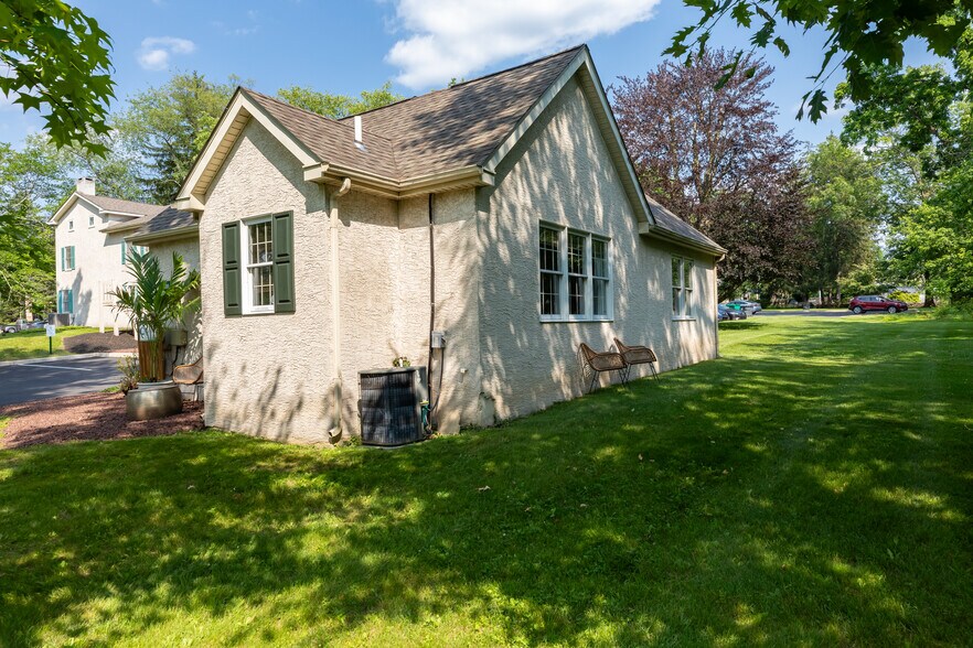 900 Lenmar Dr, Blue Bell, PA à vendre - Photo de l’immeuble – Image 2 sur 4