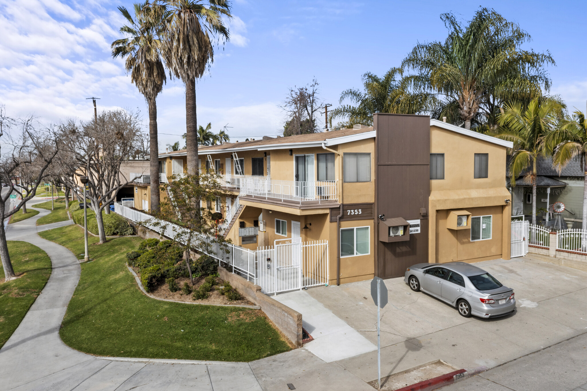7353 Comstock Ave, Whittier, CA à vendre Photo de l’immeuble– Image 1 sur 23
