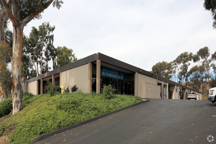 722 Genevieve St, Solana Beach, CA à louer - Photo principale – Image 1 sur 8