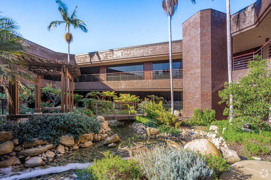 5650 El Camino Real, Carlsbad, CA à louer - Numérisation 3D Matterport – Image 2 sur 24