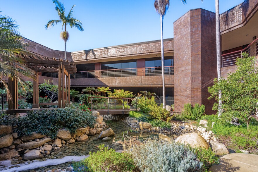 5650 El Camino Real, Carlsbad, CA à louer - Numérisation 3D Matterport – Image 2 sur 22