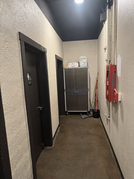 405 Gentry Way, Reno, NV à louer - Photo de l’immeuble – Image 2 sur 14