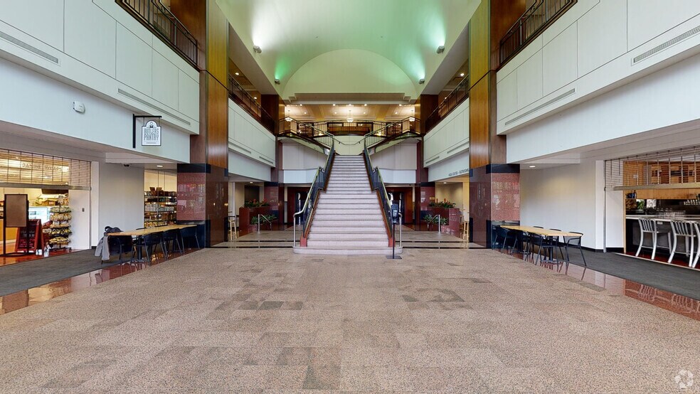 50 E Rivercenter Blvd, Covington, KY à louer - Photo intérieure – Image 2 sur 18