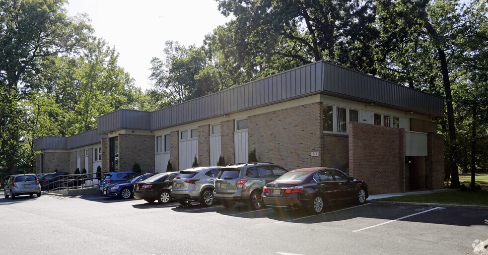 776 E 3rd Ave, Roselle, NJ à louer - Photo de l’immeuble – Image 2 sur 14