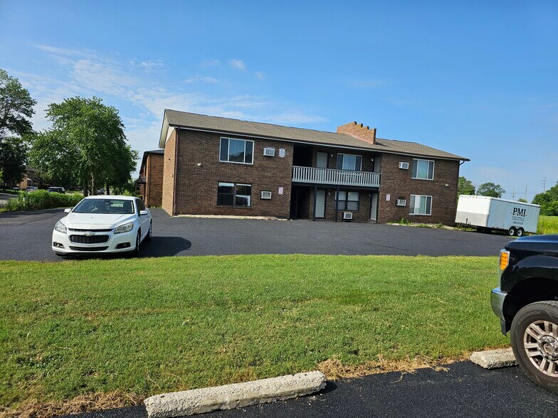971 Belle Valley Dr, Belleville, IL à vendre - Photo de l’immeuble – Image 2 sur 23