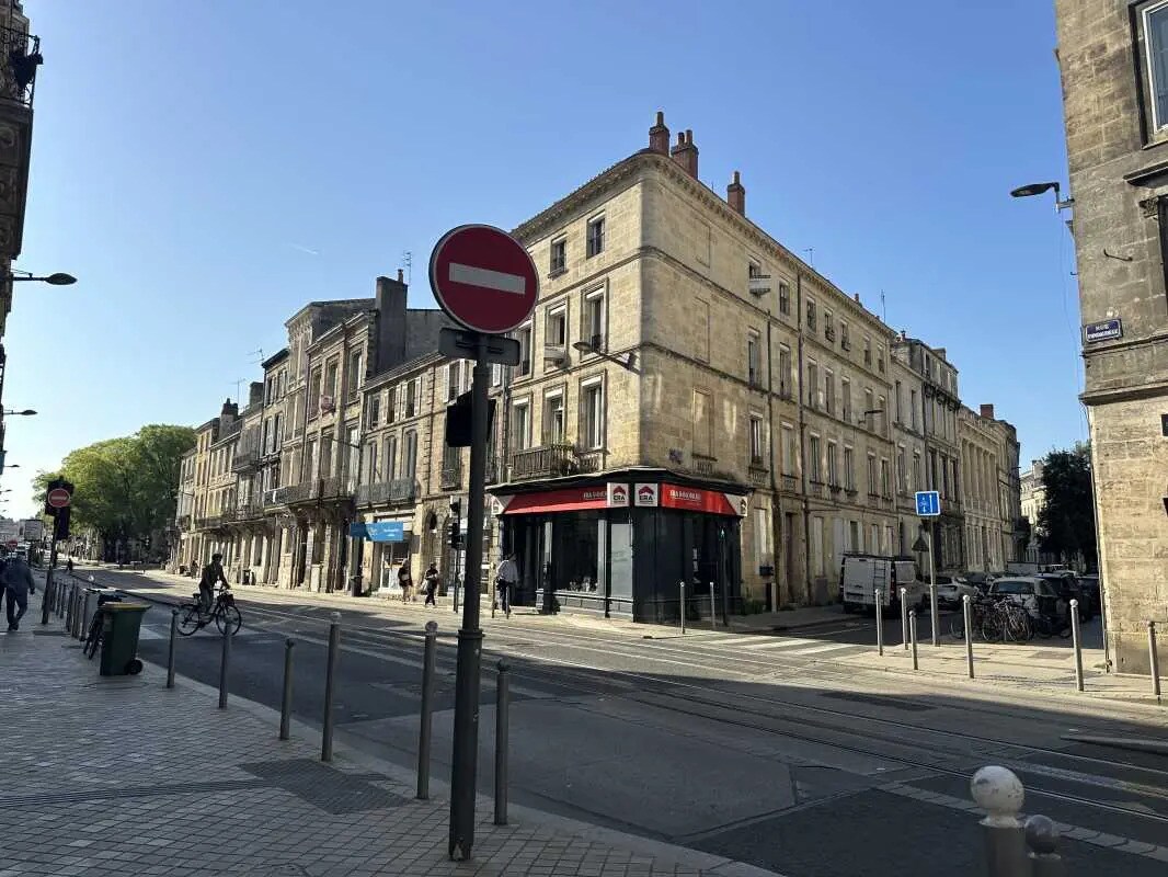 Local commercial dans Bordeaux à louer Photo de l’immeuble– Image 1 sur 12