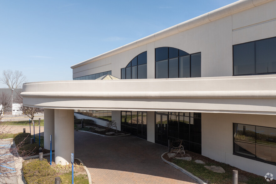 500 Plymouth Ave NE, Grand Rapids, MI à louer - Photo de l’immeuble – Image 2 sur 5