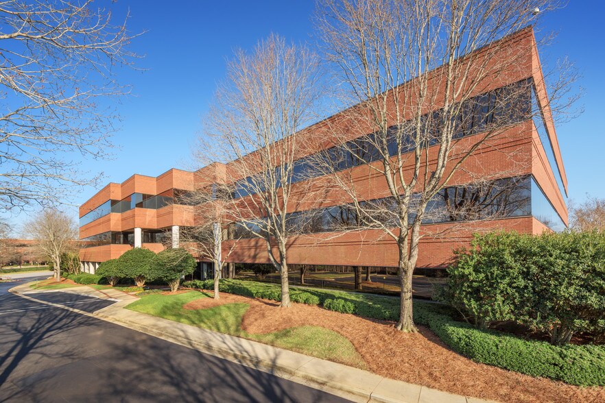 201 Brookfield Pky, Greenville, SC à louer - Photo de l’immeuble – Image 2 sur 9