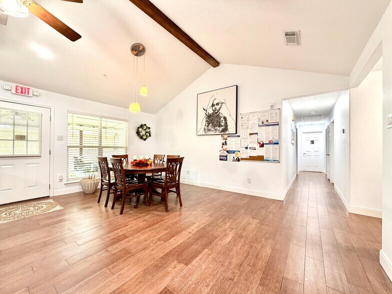 25118 Spring Ridge Dr, Spring, TX à vendre - Photo de l’immeuble – Image 2 sur 5