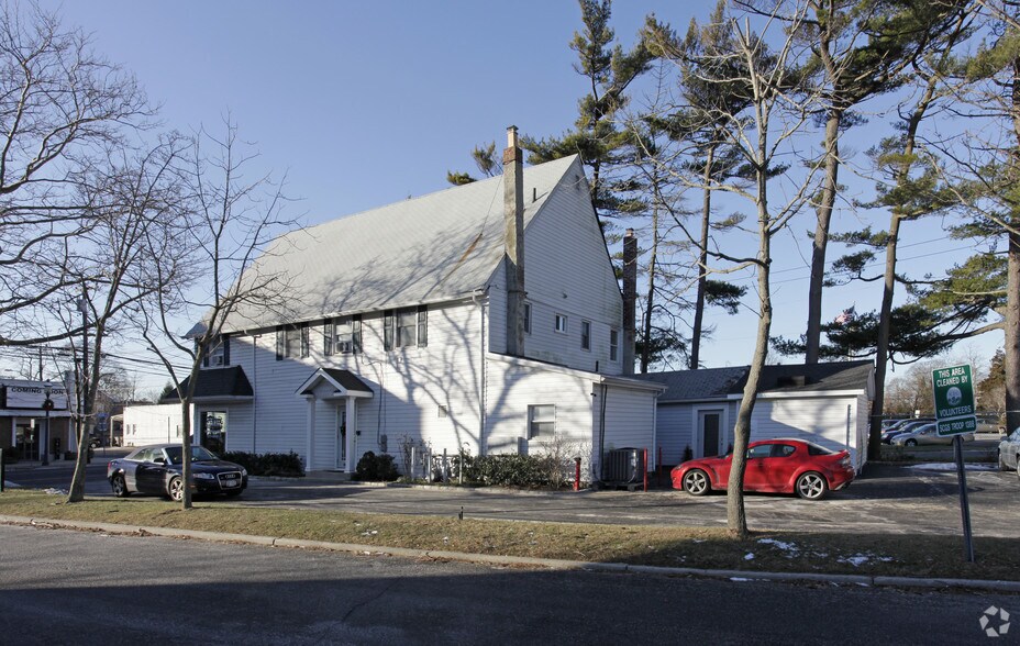 417 Main St, Islip, NY à louer - Photo de l’immeuble – Image 2 sur 8