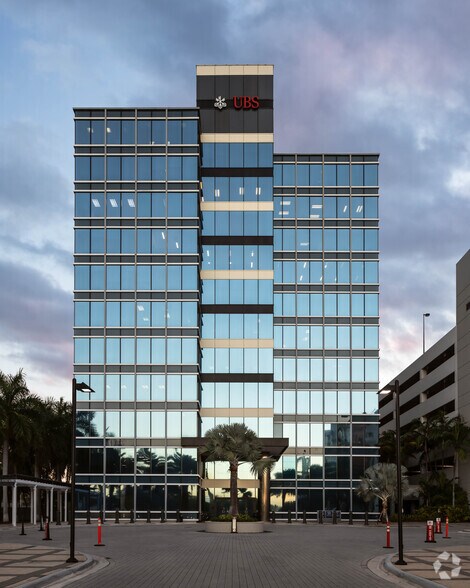 18851 NE 29th Ave, Aventura, FL à louer - Photo de l’immeuble – Image 3 sur 89