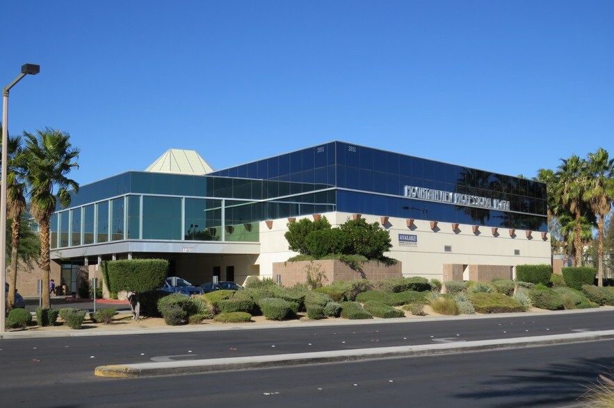 2851 N Tenaya Way, Las Vegas, NV à louer - Photo de l’immeuble – Image 2 sur 19