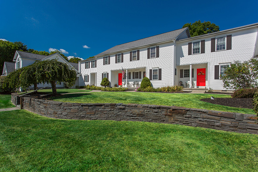 565 Bay Rd, Queensbury, NY à louer - Photo de l’immeuble – Image 3 sur 13
